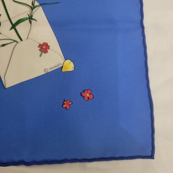 Hermes scarf 45 silk Muffler Des Fleurs Pou Le Dire "Flower "Blue 100% Silk - Picture 5 of 8